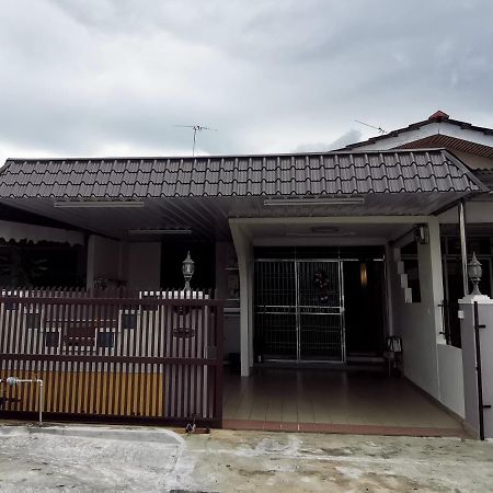 Bagan Terrace House Near To Sunway Carnival Mall, Seberang Jaya Villa Butterworth Exteriör bild